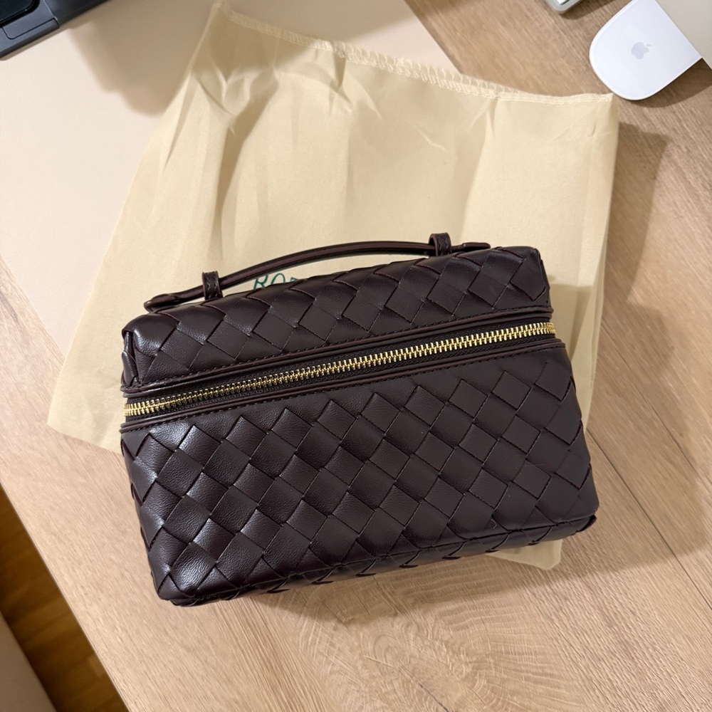 Maroon brown woven bag botteg a